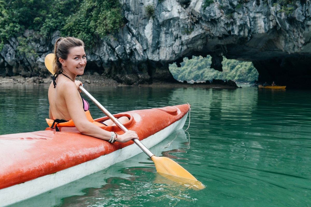 kayak in Bai Tu Long Bay